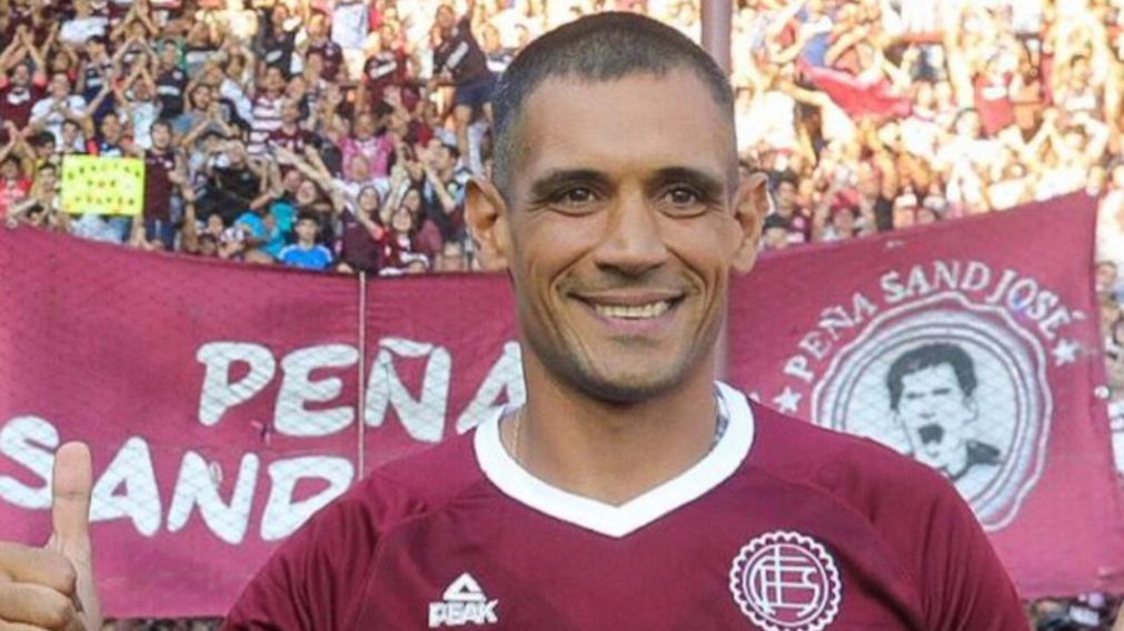 ¡Imperdible!: Pepe Sand sufrió una broma pesada en la previa de la victoria ante Sarmiento