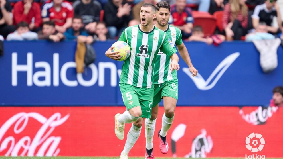 Guido Rodríguez metió un cabezazo al gol para Betis que perdió con Osasuna
