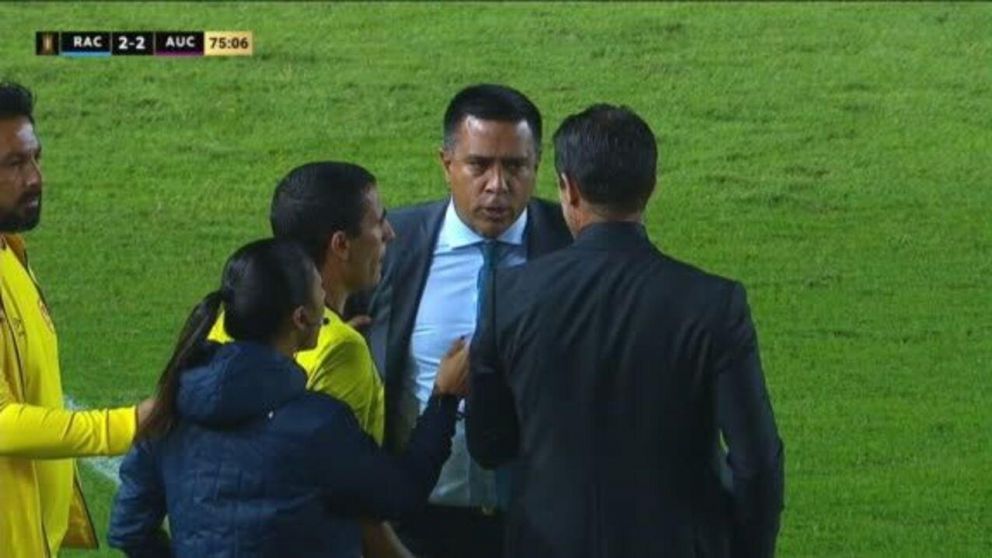 Copa Libertadores caliente: Fernando Gago y César Farías, DT de Aucas, casi se van a las manos