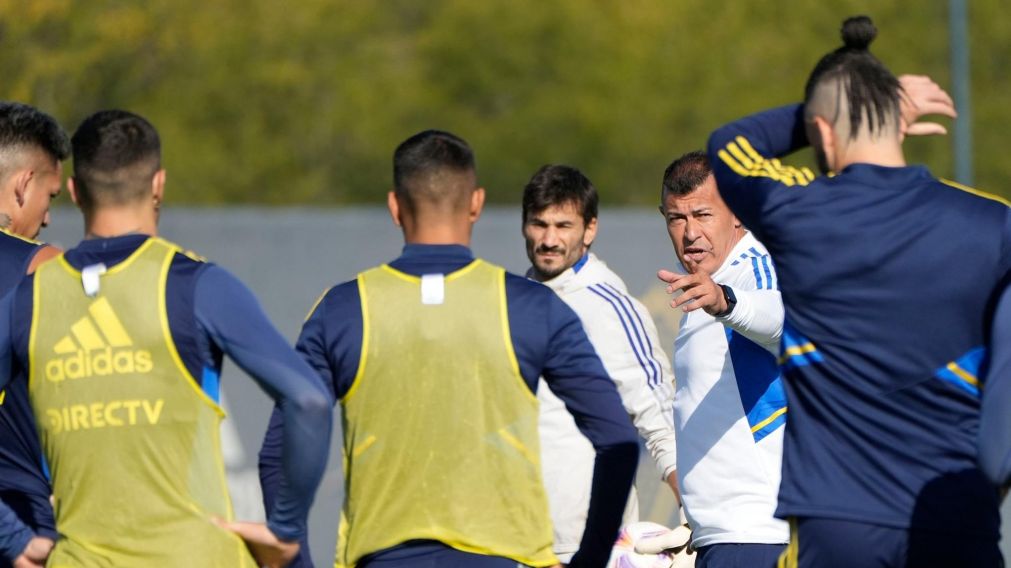 Almirón probó un once de Boca muy inusual de cara al duelo ante Rosario Central