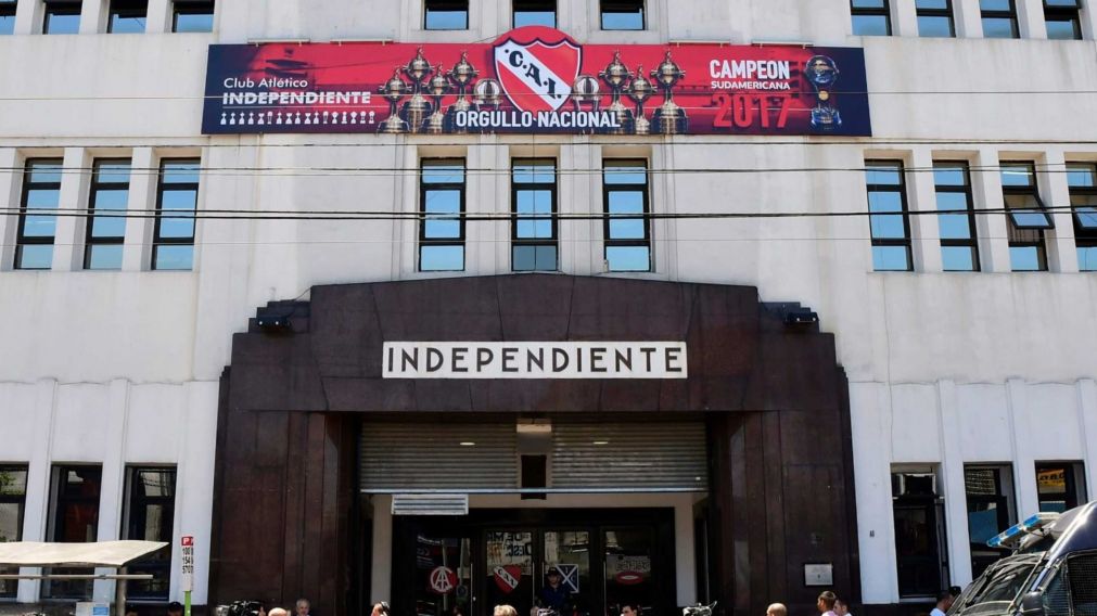 La Barra Brava de Racing cop� la sede de Independiente en la previa del cl�sico de Avellaneda�