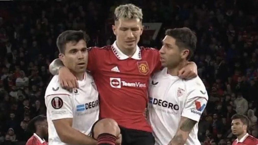 Lisandro Martínez sufrió una lesión en Manchester United y sería de gravedad