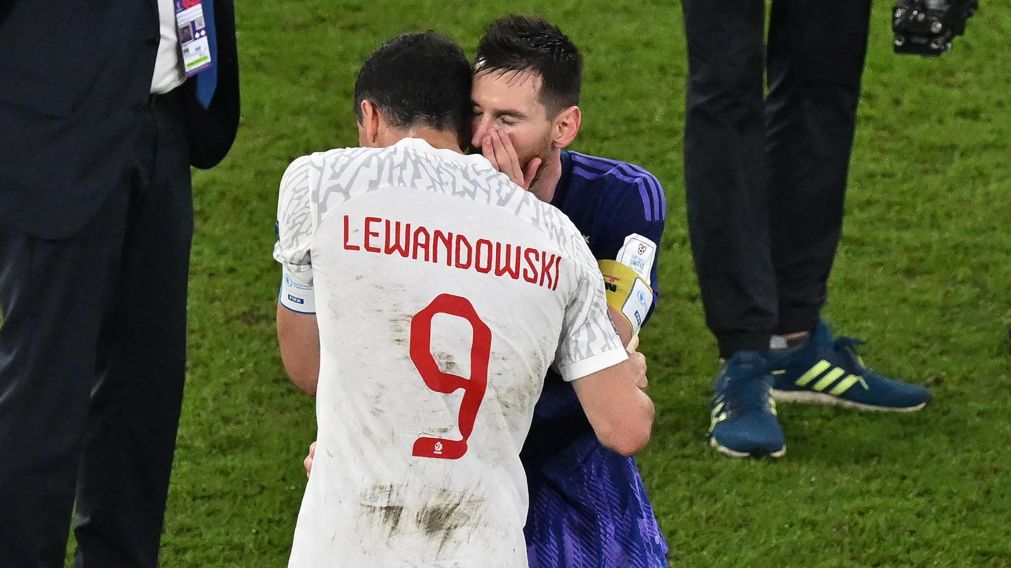 Robert Lewandowski invita a Lionel Messi a volver a Barcelona