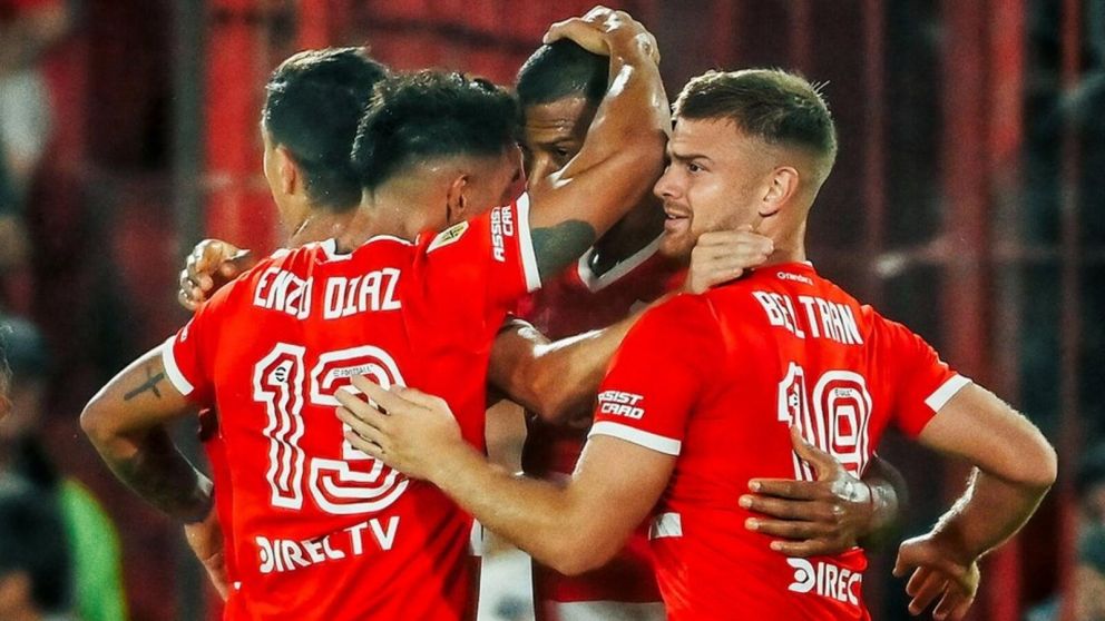 River aplastó a Huracán con una tremenda goleada y se afianza en lo más alto de la Liga Profesional