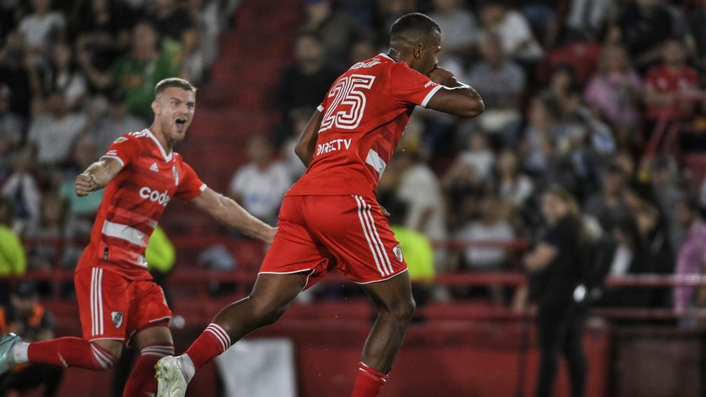 ¡Festeja River!: Salomón Rondón tuvo su bautismo de gol por duplicado ante Huracán
