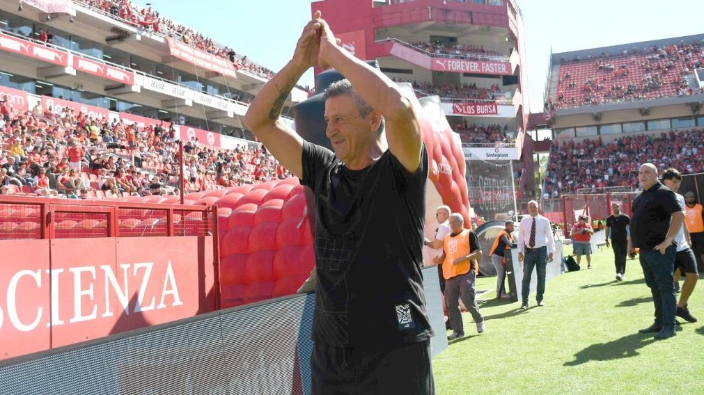 Independiente está en llamas: Monzón tomó una fuerte decisión en medio de la incertidumbre por la asunción de Repetto