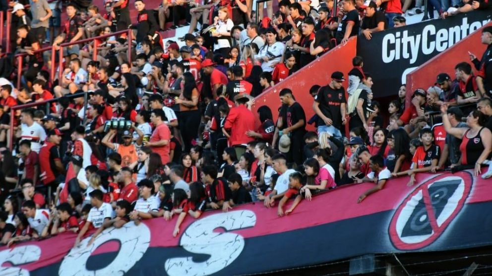 Newell's descontroló el Coloso Marcelo Bielsa en la previa al clásico con Rosario Central: el color del banderazo