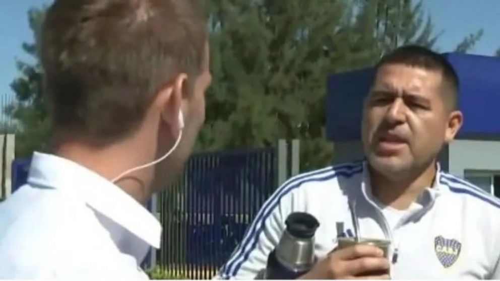 ¡Escándalo en Boca!: Riquelme se cruzó con un periodista en vivo y pidió que "no le mientan más a la gente"