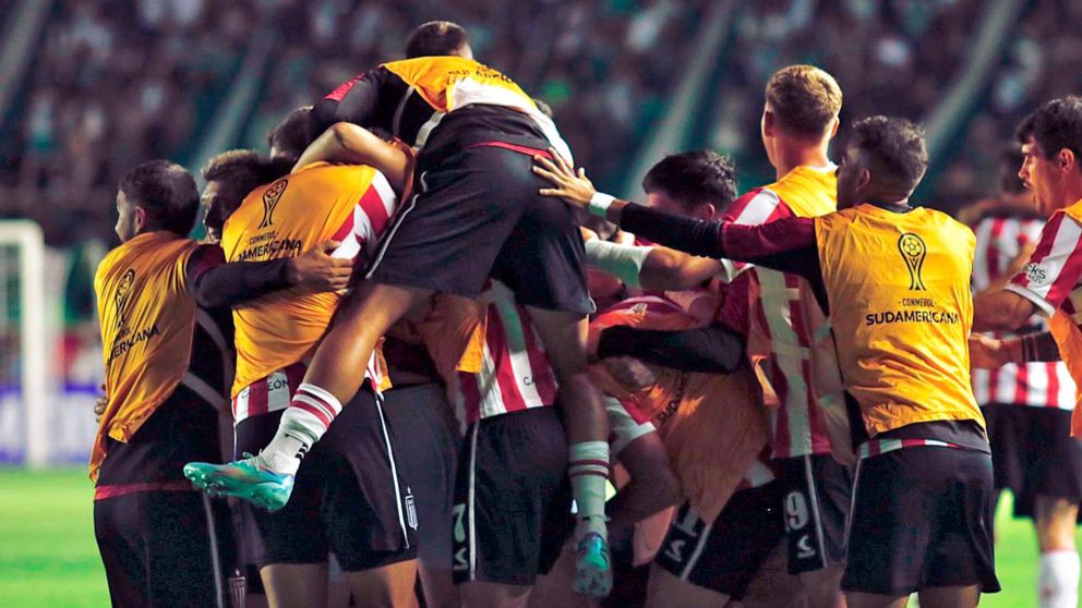 Estudiantes consiguió una heroica victoria en Bolivia en el debut de la Copa Sudamericana