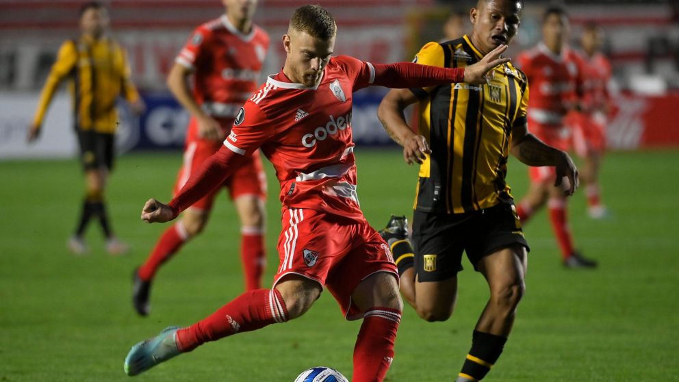 River no estuvo a la altura y cayó ante The Strongest en su debut en la Copa Libertadores