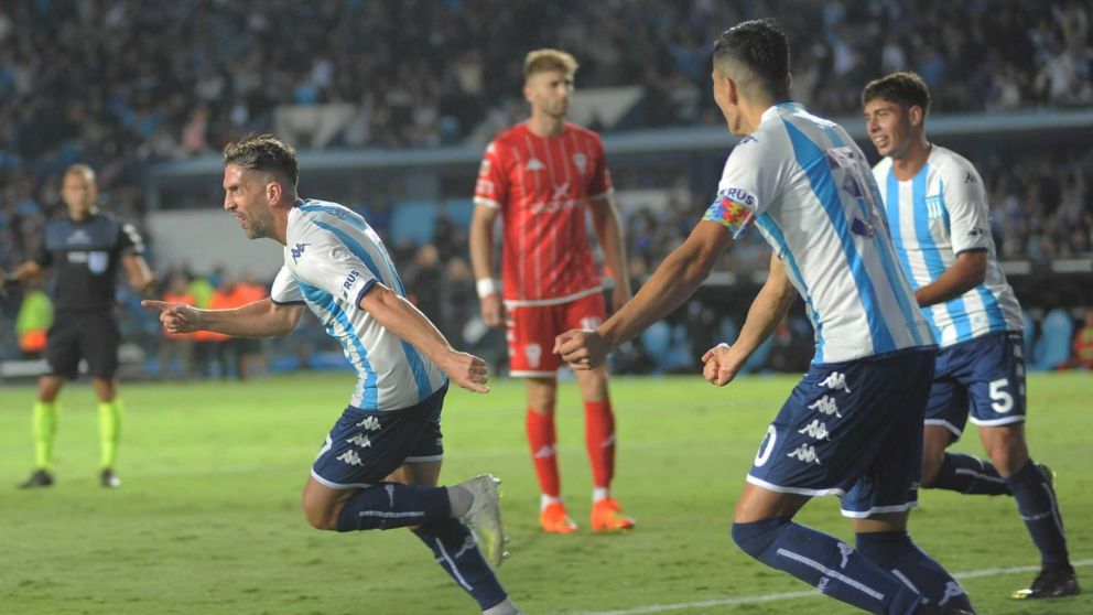 Racing venció a Huracán en Avellaneda con dos golazos y le mete presión a River en la Liga Profesional
