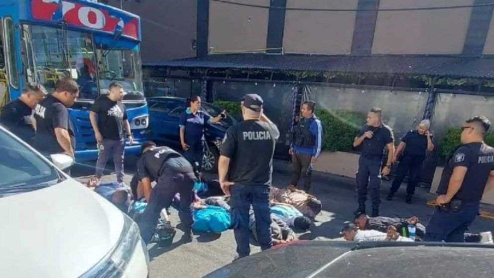 ¡Arde Avellaneda!: La Policía Federal detuvo a varios barras de Racing en la previa del encuentro ante Huracán