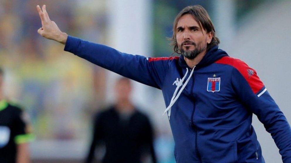 Boca: El presidente de Tigre blind� a Diego Mart�nez y le mand� un claro mensaje a Juan Rom�n Riquelme