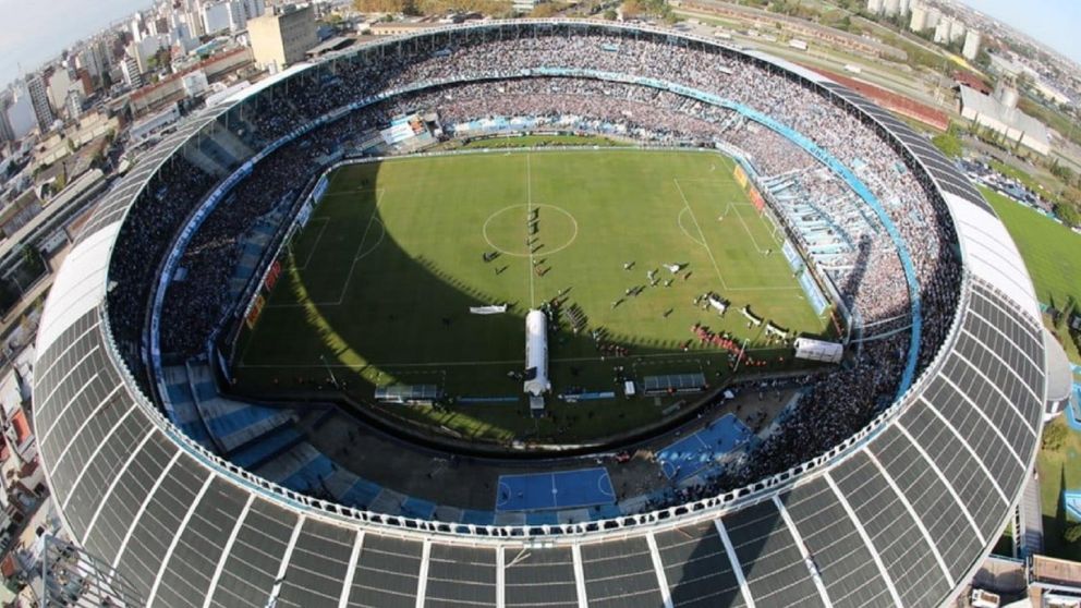 Se modificó el horario del duelo entre Racing y Huracán luego de la detención de la barra