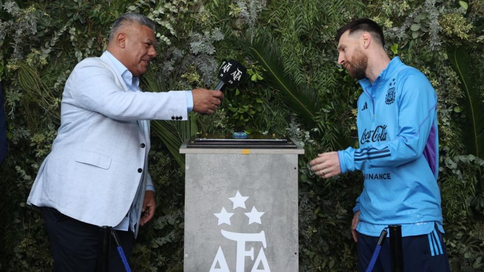 Messi cumplió su promesa y se hizo un particular tatuaje: el cinco de copas