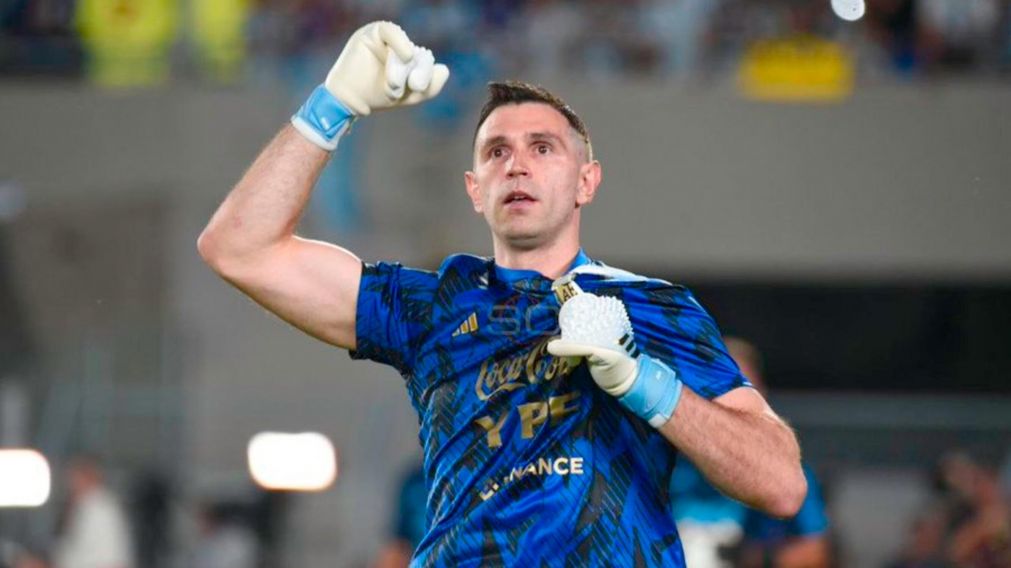 Selección Argentina: Dibu Martínez hizo explotar el Monumental con un show imperdible