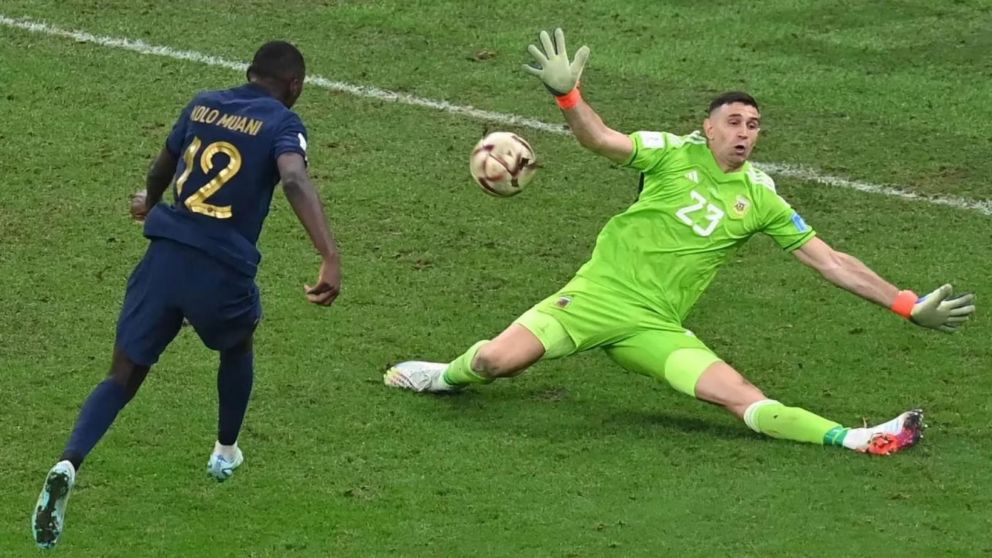 La cruda afirmaci�n de Kolo Muani sobre Dibu Mart�nez: "Lo odio"