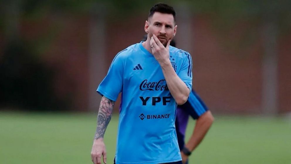 �Locura por Messi!: cre�an que estaba en la iglesia de San Nicol�s y "explot�" de hinchas