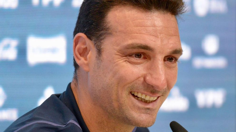 Lionel Scaloni brindó su primera conferencia de prensa tras consagrarse en el Mundial Qatar 2022 y emocionó a todos
