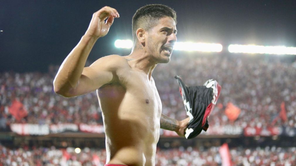 Newell's arrasó a un mezquino San Lorenzo y lo dejó sin la punta del campeonato