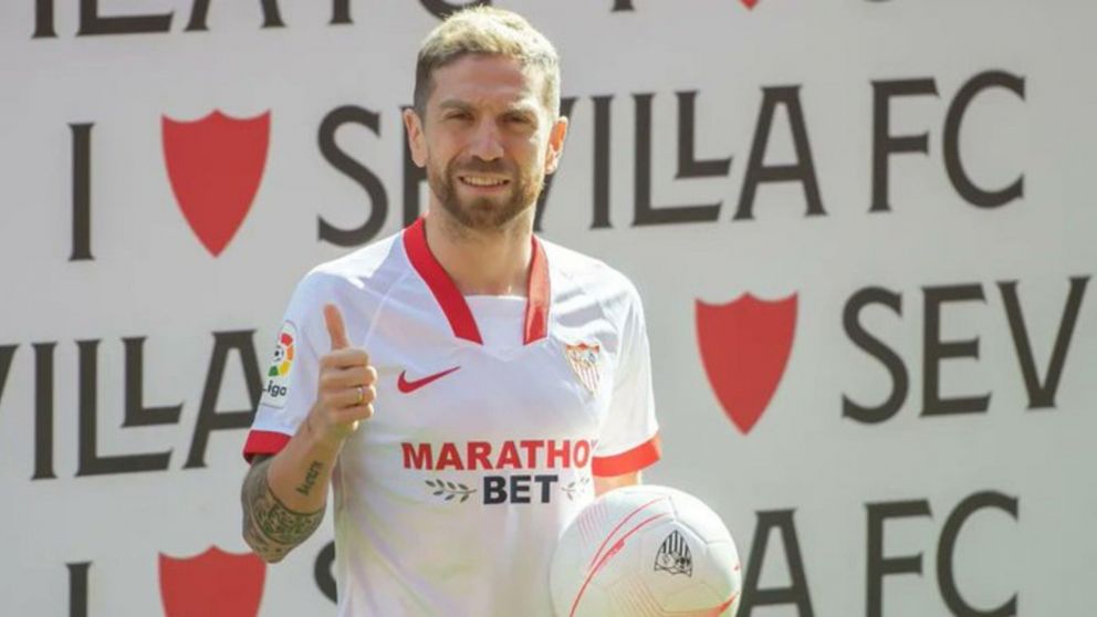 Sevilla tomaría una drástica decisión con el futuro del Papu Gómez: de qué se trata