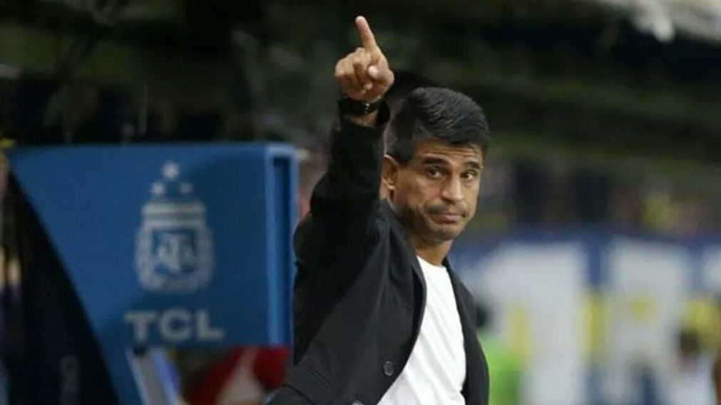 Hugo Ibarra destacó cosas del juego de Boca y atacó a los periodistas por no preguntarle por las jugadas polémicas