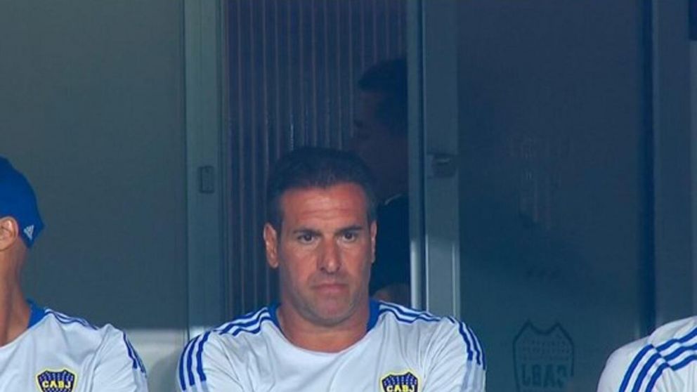 Riquelme se hartó del juego de Boca y abandonó su palco en el comienzo del segundo tiempo ante Instituto