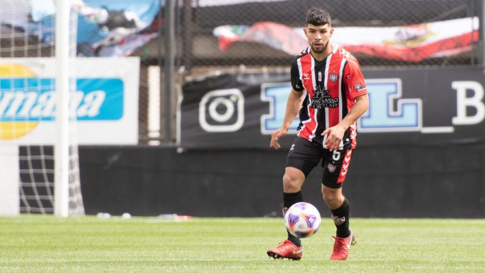 Luciano Perdomo: "Sería hermoso devolver a Chacarita a la Primera"