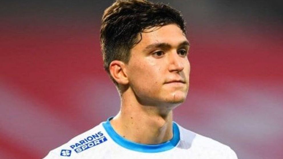 Un hincha del Olympique de Marsella pidió la salida de Leonardo Balerdi del club de una manera insólita