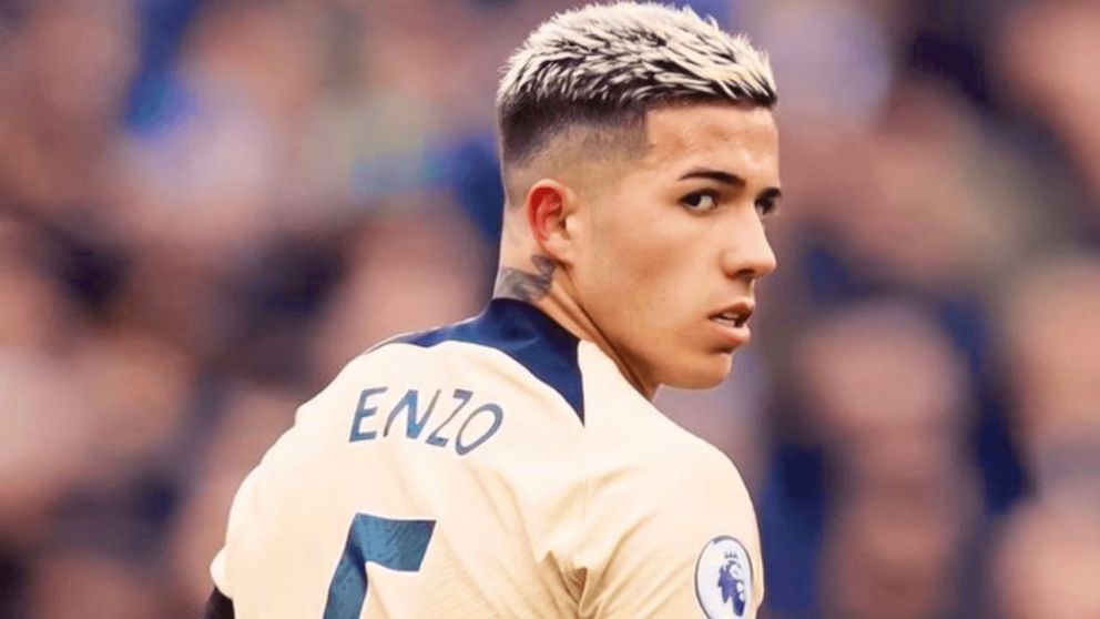 Enzo Fernández es furor en el Chelsea: los hinchas lo nombran en un canto y la cuenta oficial le dedicó una frase en su biografía