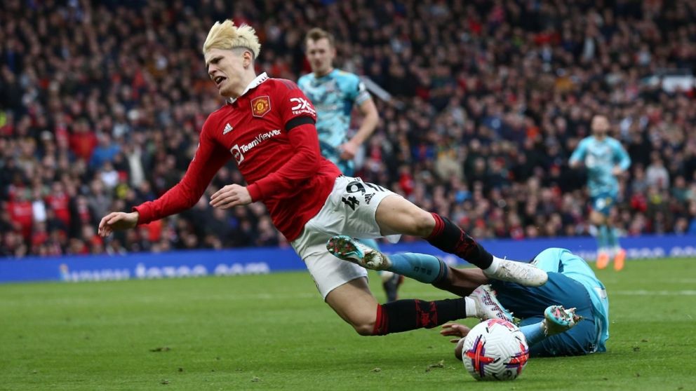 Garnacho salió lesionado en el empate de Manchester United ante el Southampton de Alcaraz