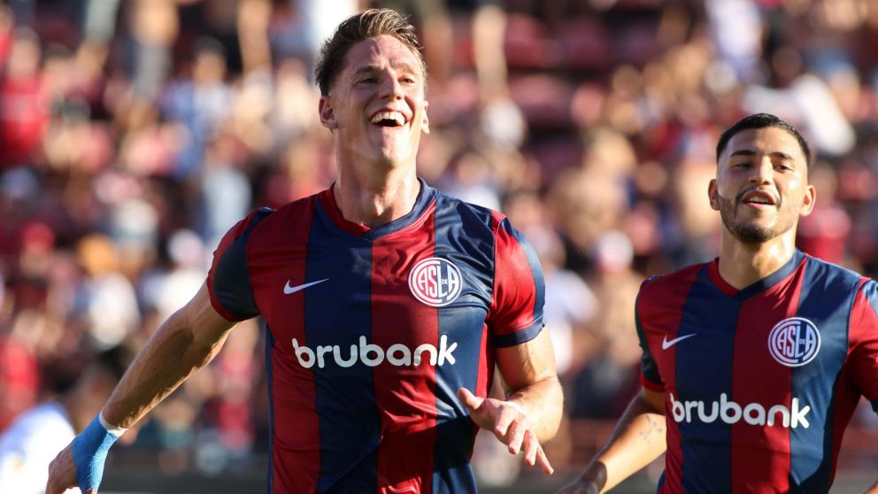 San Lorenzo destrozó a Gimnasia y trepó a la punta de la Liga Profesional