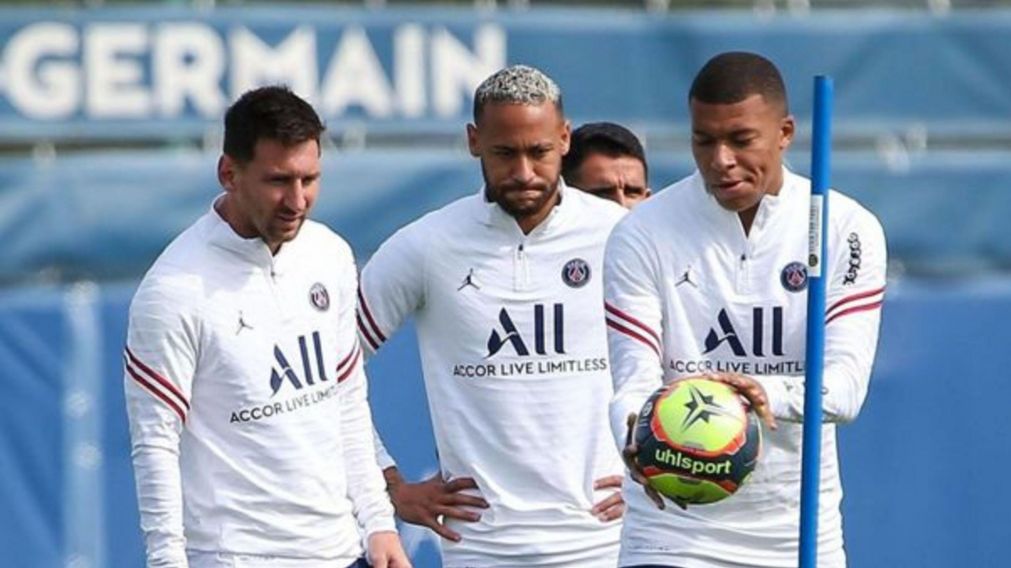 Lizarazu fue tajante con el PSG y le apuntó a Messi: "Hay una estrella que sobra"