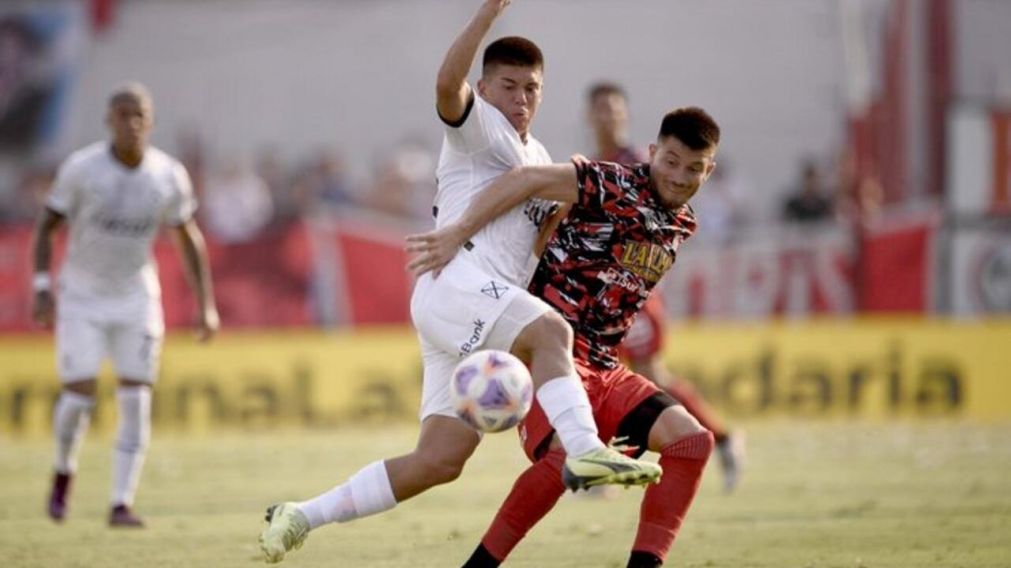 Independiente rescató un punto ante Barracas, tras haber jugado muchos minutos con un jugador menos