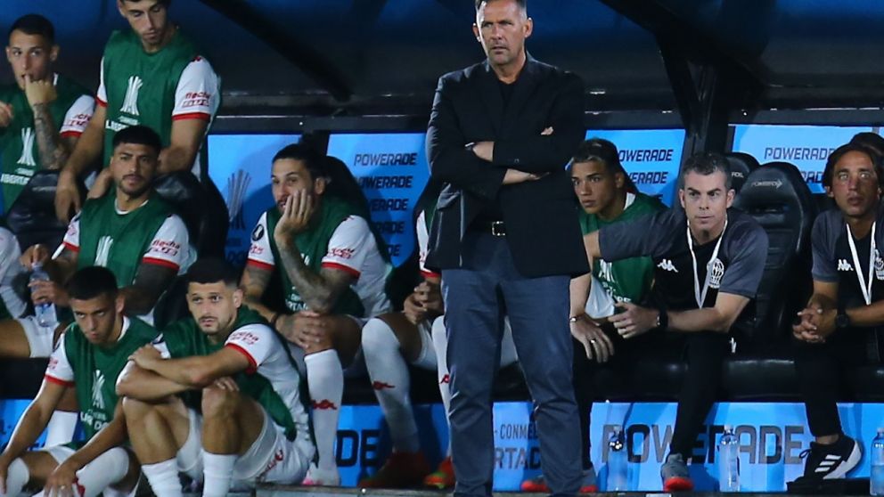 Dabove fue claro sobre cómo deberá jugar Huracán en Perú: "Iremos a..."
