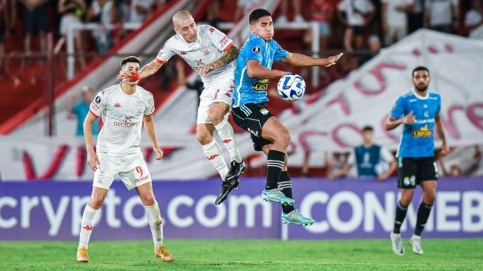 Huracán no tuvo una buena noche y empató con Sporting Cristal: sufrió dos fallos controvertidos de los jueces
