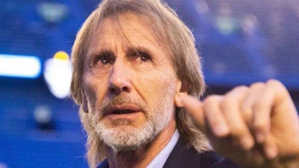 Ricardo Gareca fue presentado en Vélez con un tremendo video y se emocionó con el calor de los hinchas
