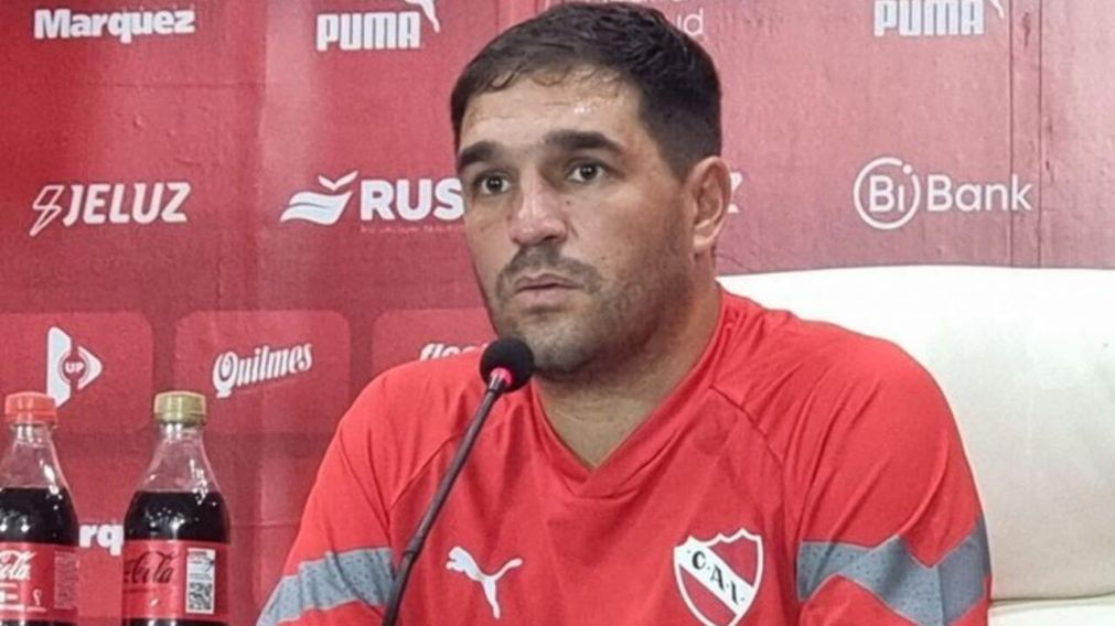 Leandro Stillitano desminti� el apriete de la barra de Independiente y se refiri� a los silbidos de los hinchas