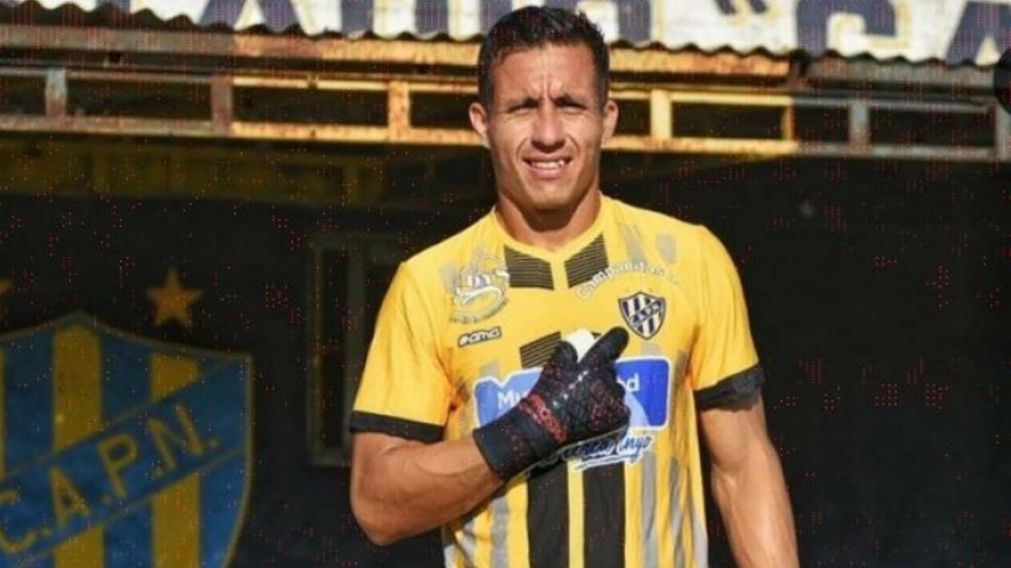 Jugador de Puerto Nuevo reveló que lo quiso sobornar el DT de un equipo grande de zona Sur