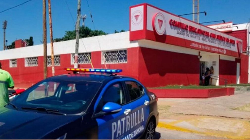 Dos facciones de la barra de Los Andes protagonizaron un tremendo enfrentamiento a balazos en la puerta de un colegio