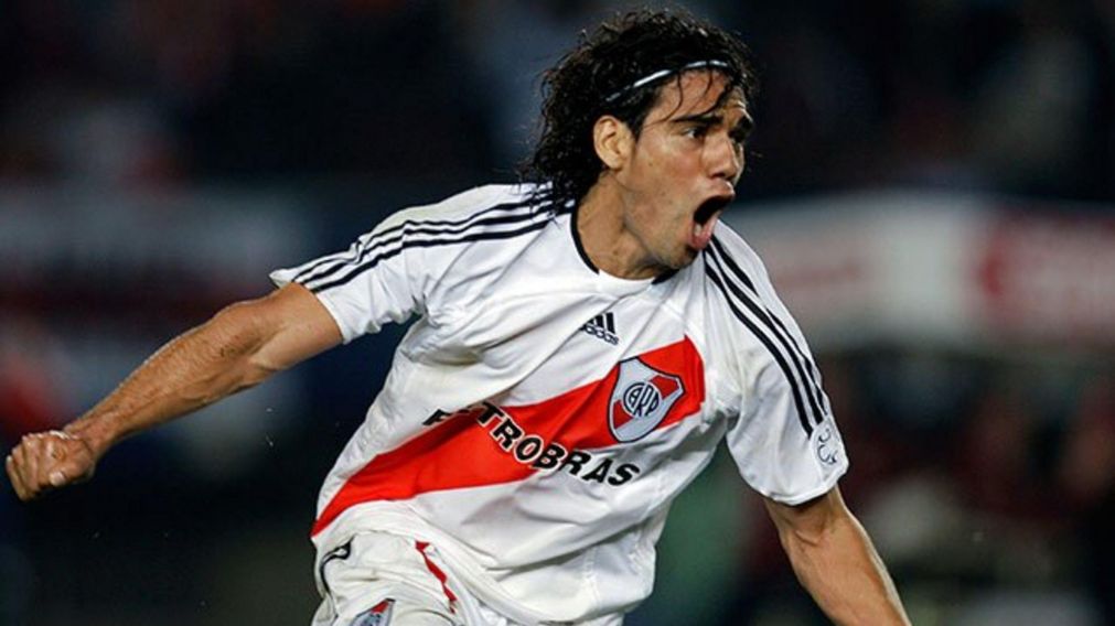 Falcao frenó en seco a un hincha de River que le reclamó por su vuelta