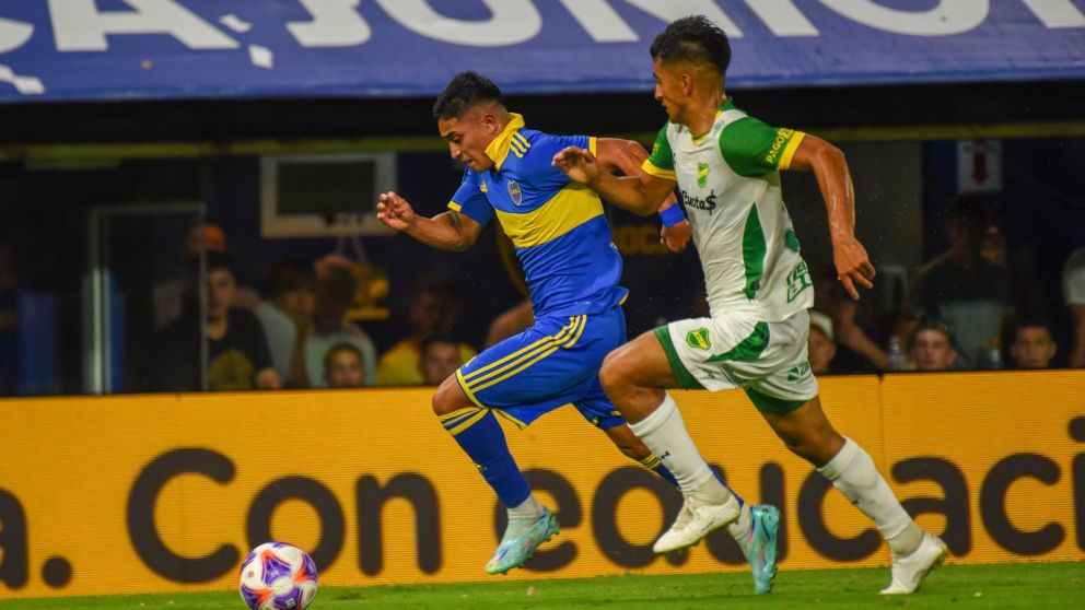 Boca y Defensa, que llegó a la cima, empataron en un partido lleno de emociones al que solo le faltaron los goles