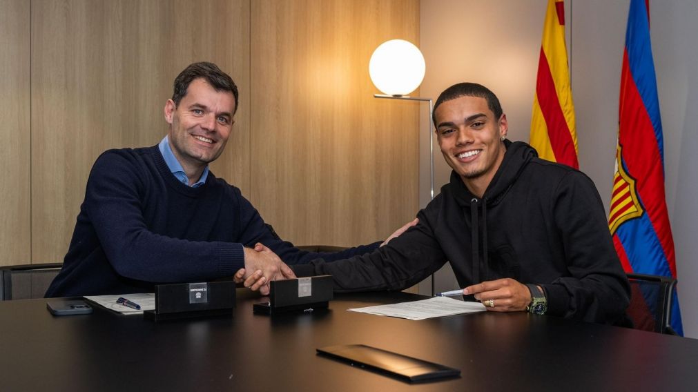 El hijo de una leyenda que jugó con Messi firmó contrato en el Barcelona