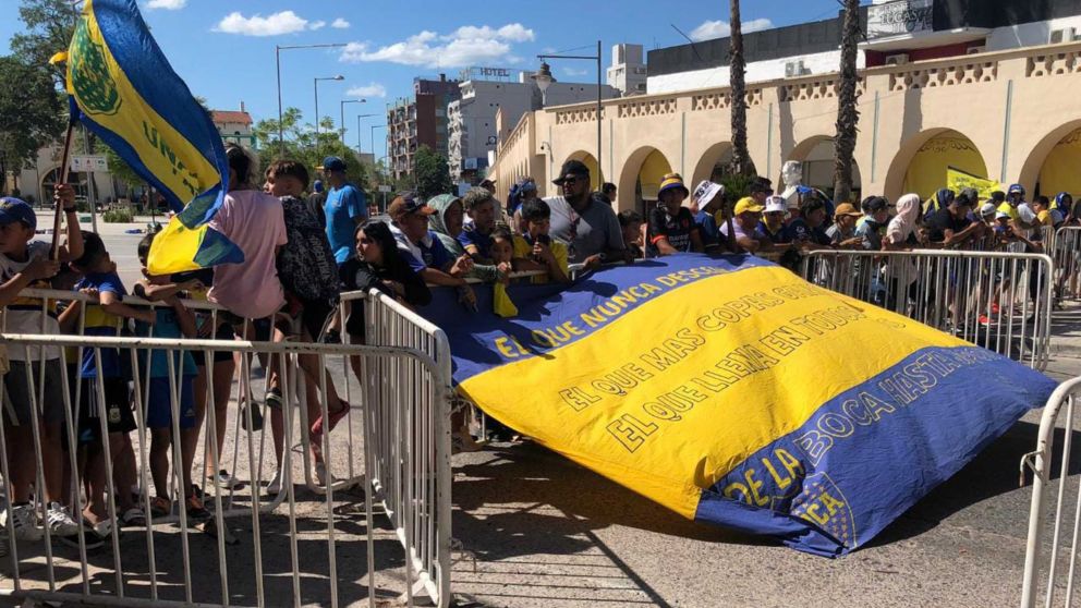 Boca: multitudinario recibimiento al plantel en Santiago del Estero