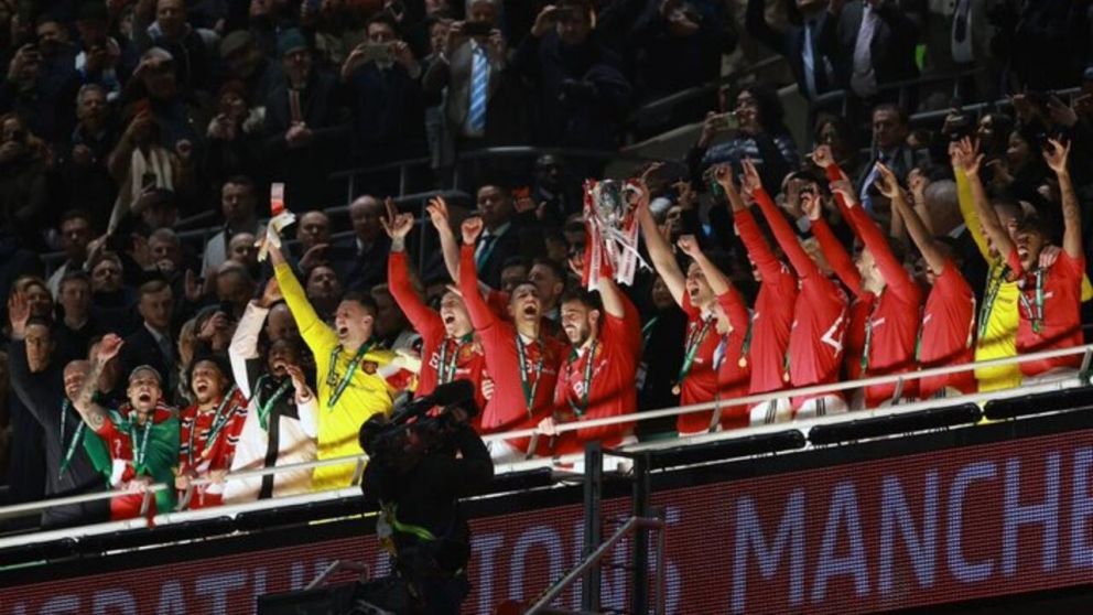 Manchester United, con Lisandro Martínez como titular y Garnacho en el banco, venció al Newcastle y ganó la Carabao Cup