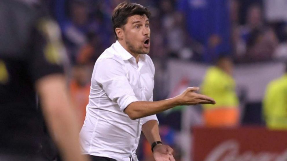 Vélez echó al Cacique Medina tras la derrota con Boca