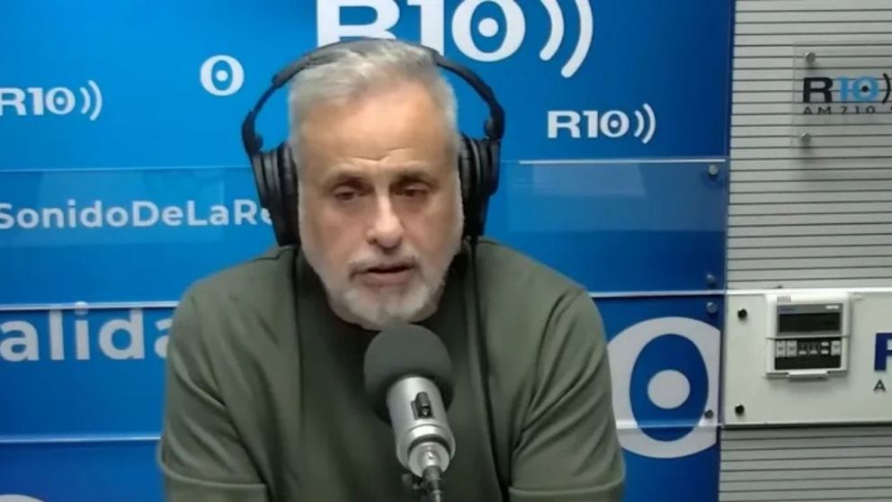 Jorge Rial sorprendi� en vivo al anunciar su salida de Radio 10: "Vengo muy golpeado..."