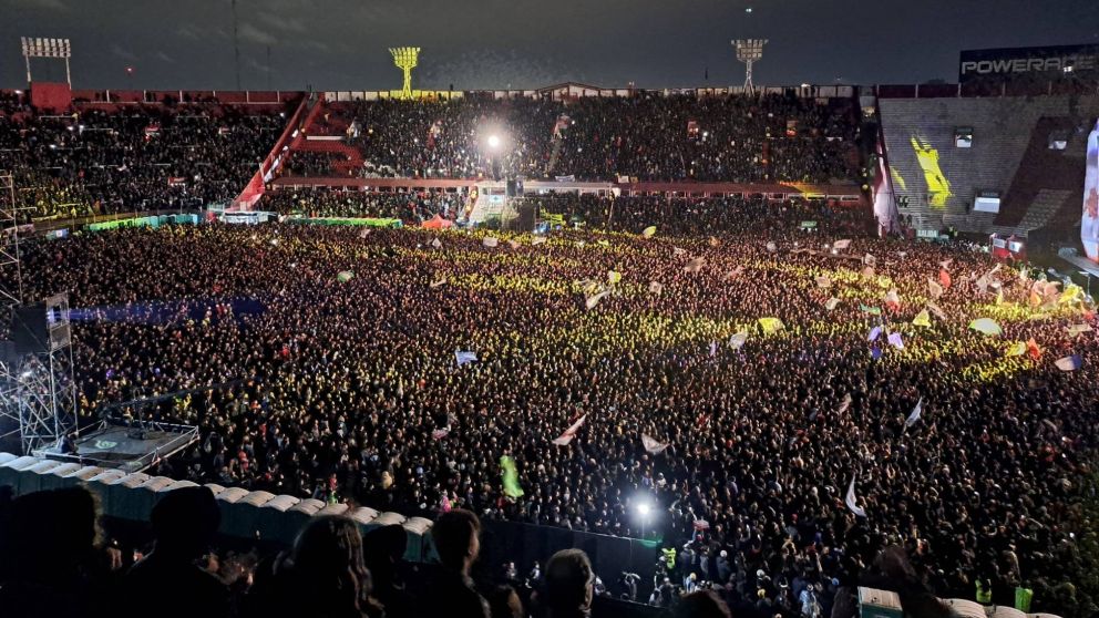 La Renga en Huracán: “Muchas gracias a los que se sumaron a apoyar esta vuelta acá a la Capital y a la autoridades también" (@MarianoReyOK)