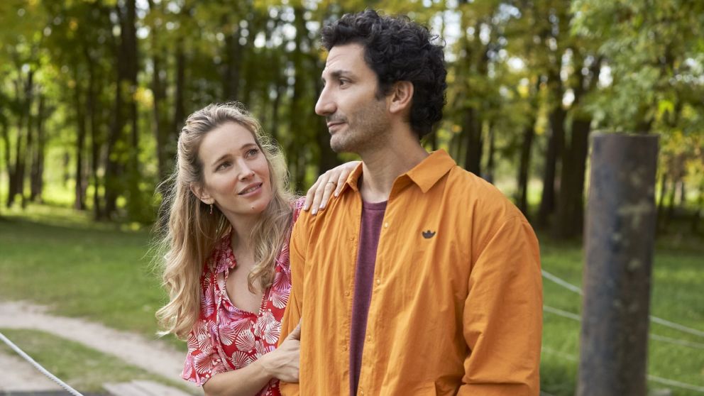 La comedia romántica con Juan Minujín y Luisana Lopilato que está en Netflix. (Foto: Infobae).