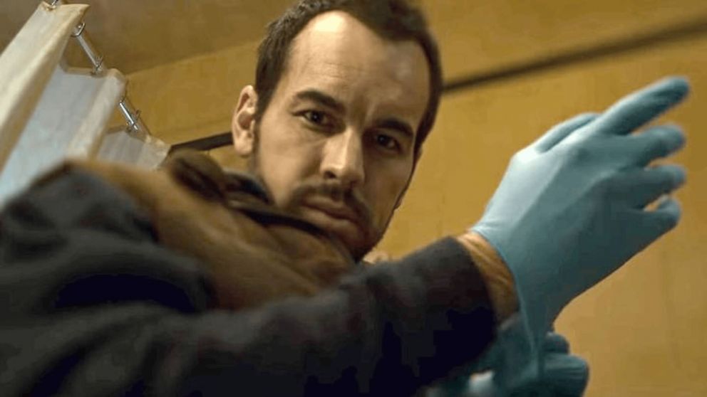 Netflix: la pel�cula con Mario Casas y un actor de la novela "Valientes" que se trata de un hombre que busca venganza contra su ex novia.